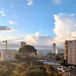 شقة Bright With Balcony In