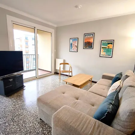 Bright With Balcony In Αζάτσιο