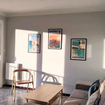 Bright With Balcony In Αζάτσιο