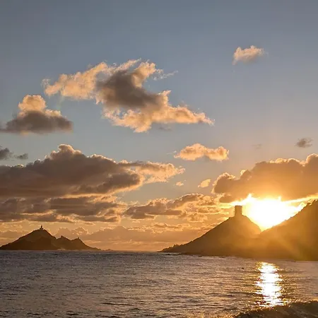 Bright With Balcony In Διαμέρισμα Αζάτσιο